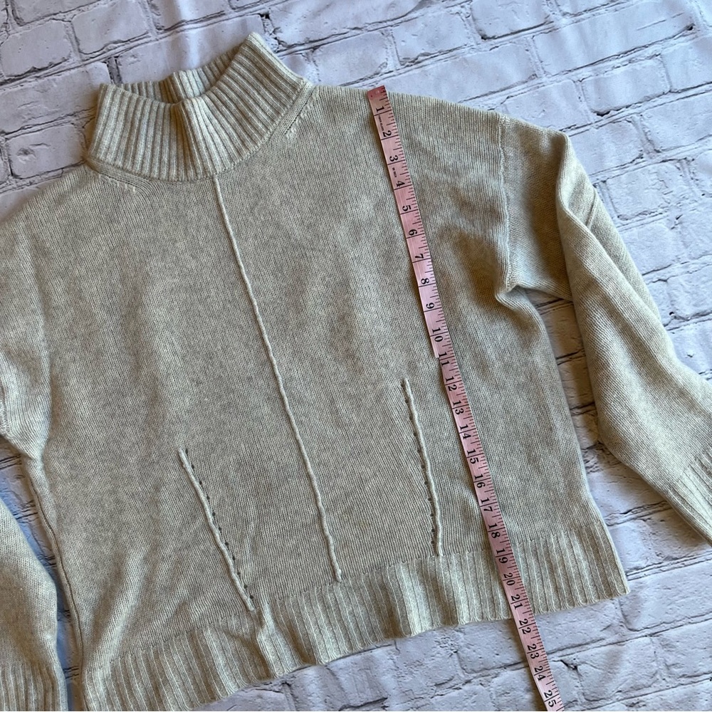 Saks Fifth Avenue 100% Cashmere Sweater Womens Large Gray Neural Quiet Luxury - Picture 8 of 16